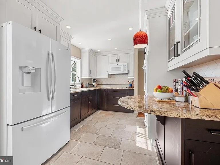 13 Lopatcong Dr - Photo 5 of 20