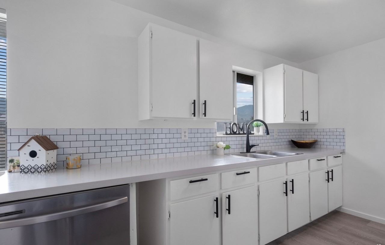 686 Tomahawk Dr - Photo 5 of 12