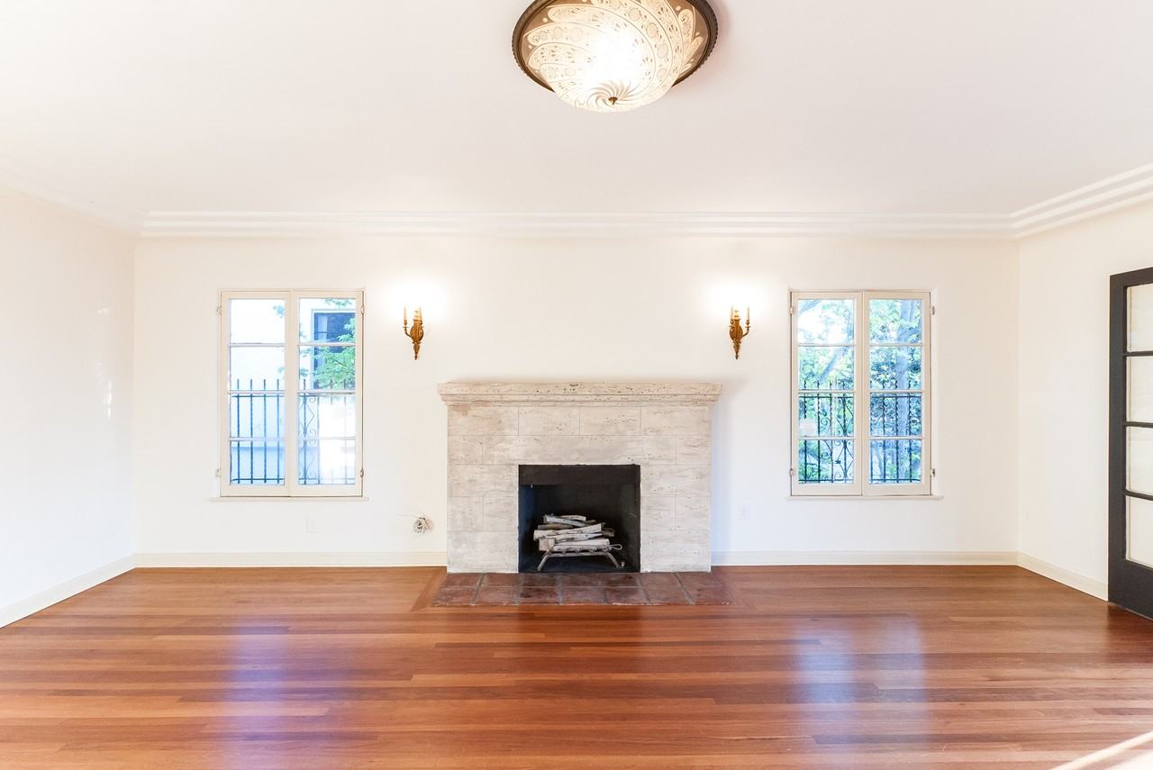 1066 S Genesee Ave - Photo 2 of 30