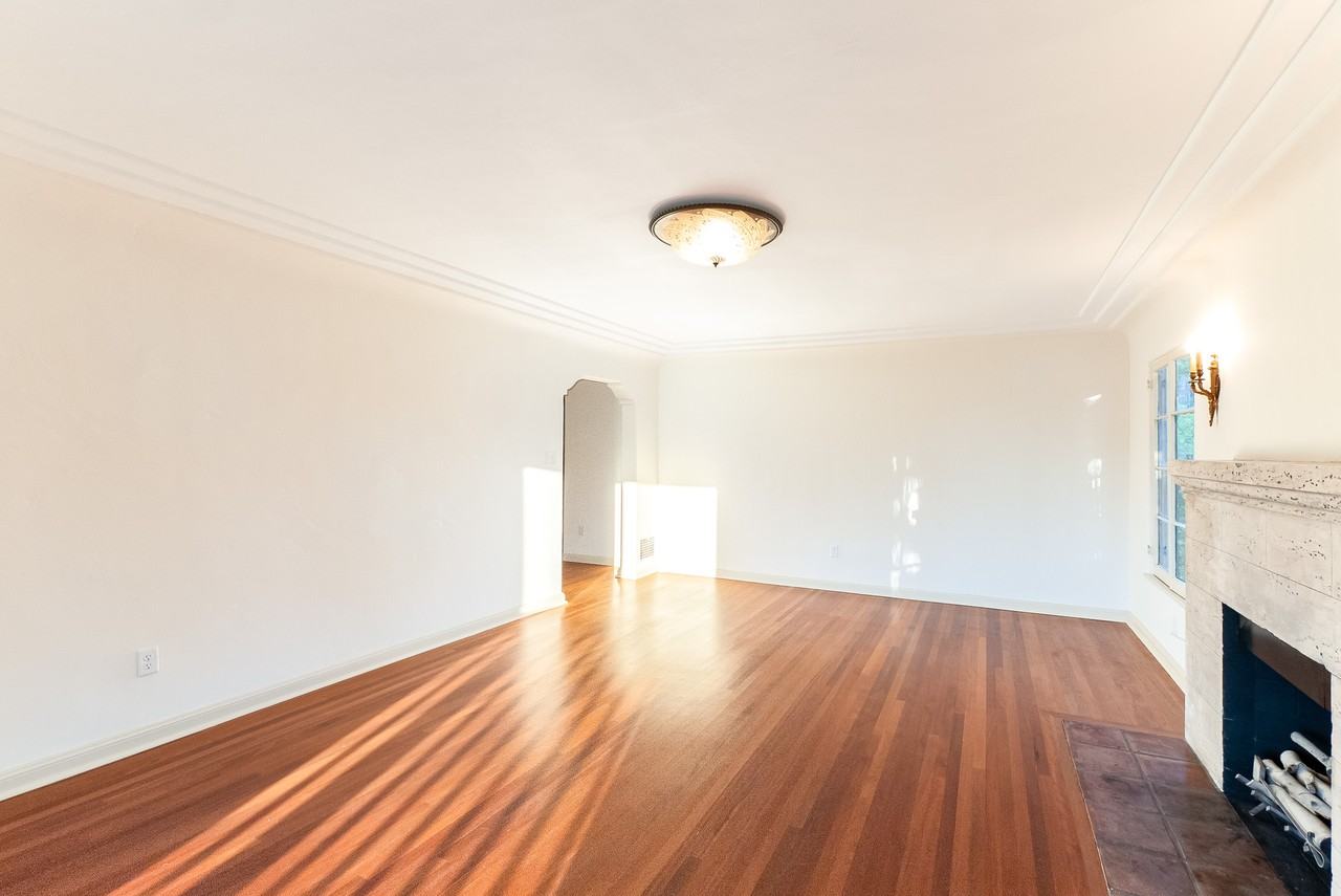 1066 S Genesee Ave - Photo 3 of 30