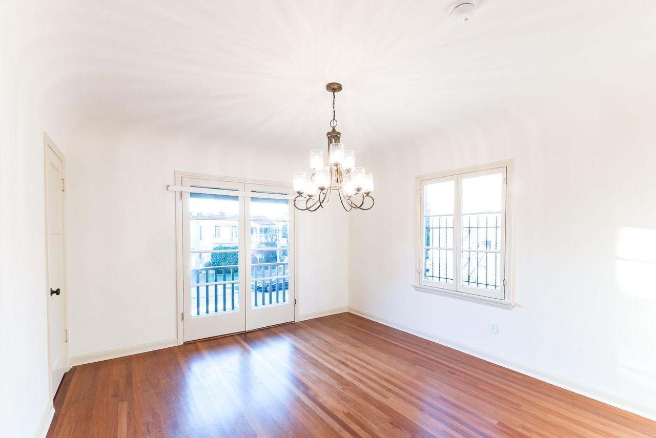 1066 S Genesee Ave - Photo 5 of 30