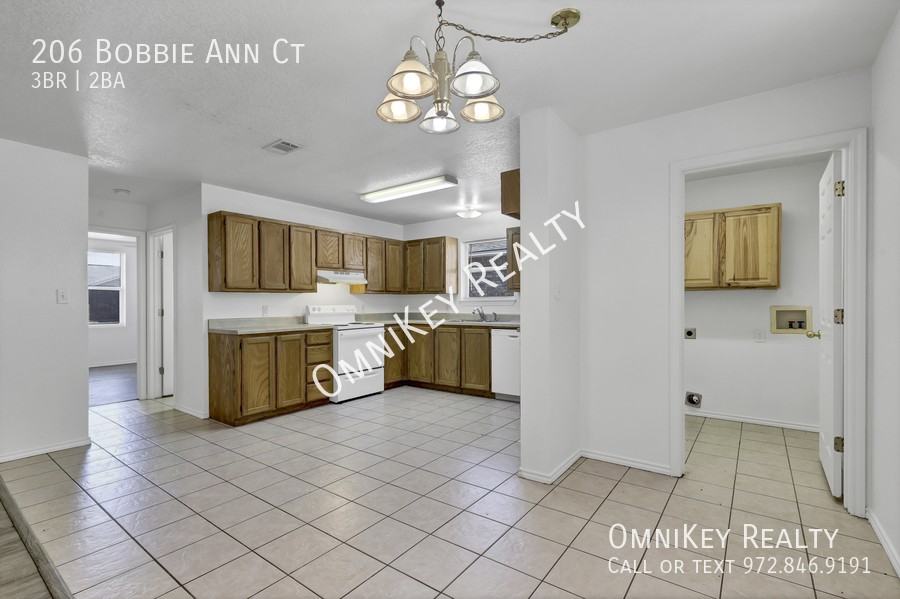 206 Bobbie Ann Ct - Photo 2 of 17
