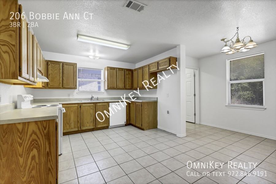 206 Bobbie Ann Ct - Photo 3 of 17