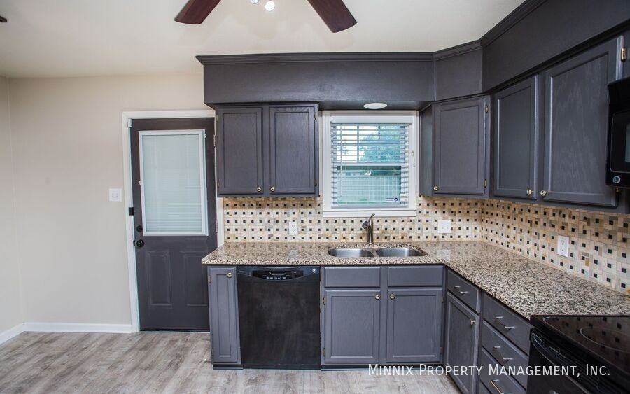 4416 43rd St - Photo 2 of 22