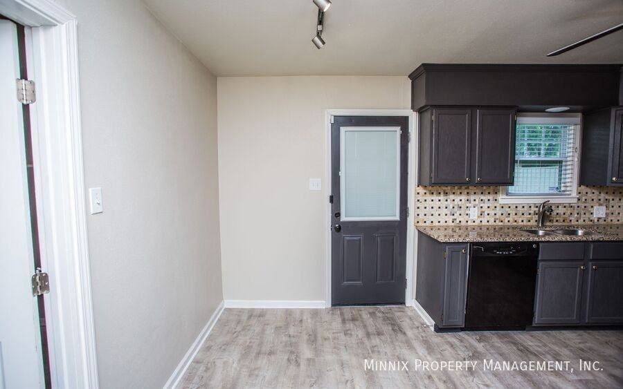 4416 43rd St - Photo 3 of 22