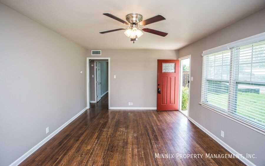 4416 43rd St - Photo 4 of 22