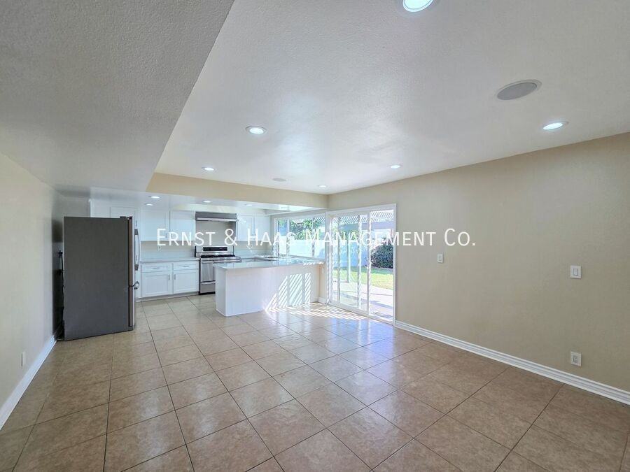 926 E Bastanchury Rd - Photo 5 of 29