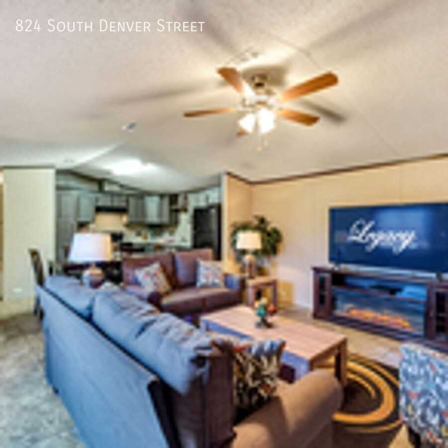 824 S Denver St - Photo 3 of 9