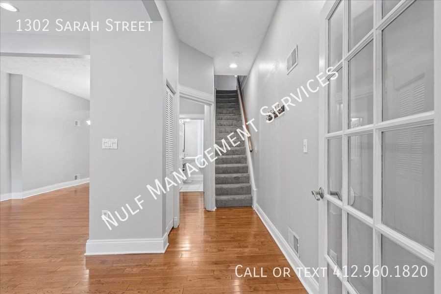 1302 Sarah St - Photo 3 of 24