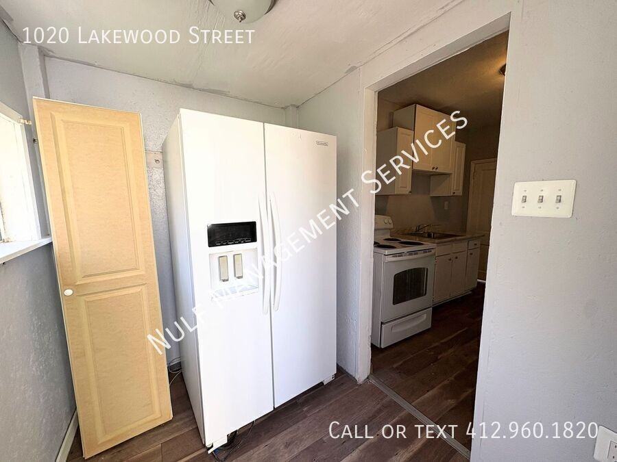 1020 Lakewood Ave - Photo 3 of 11