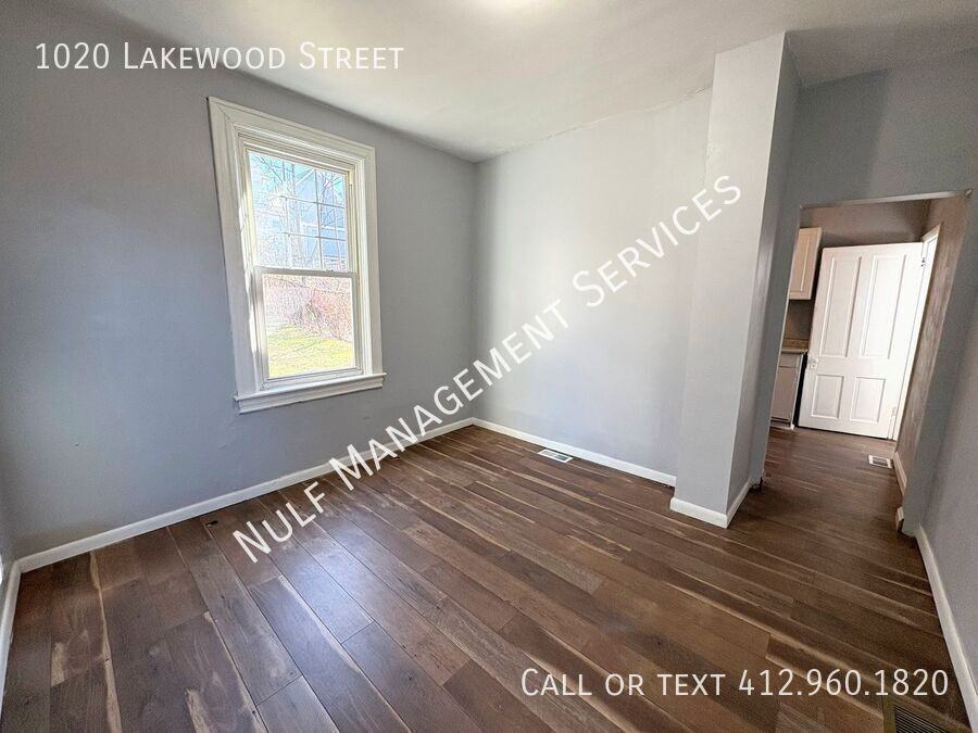 1020 Lakewood Ave - Photo 4 of 11