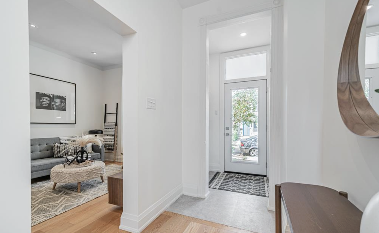 Bathurst St & Dundas St W - Photo 3 of 17