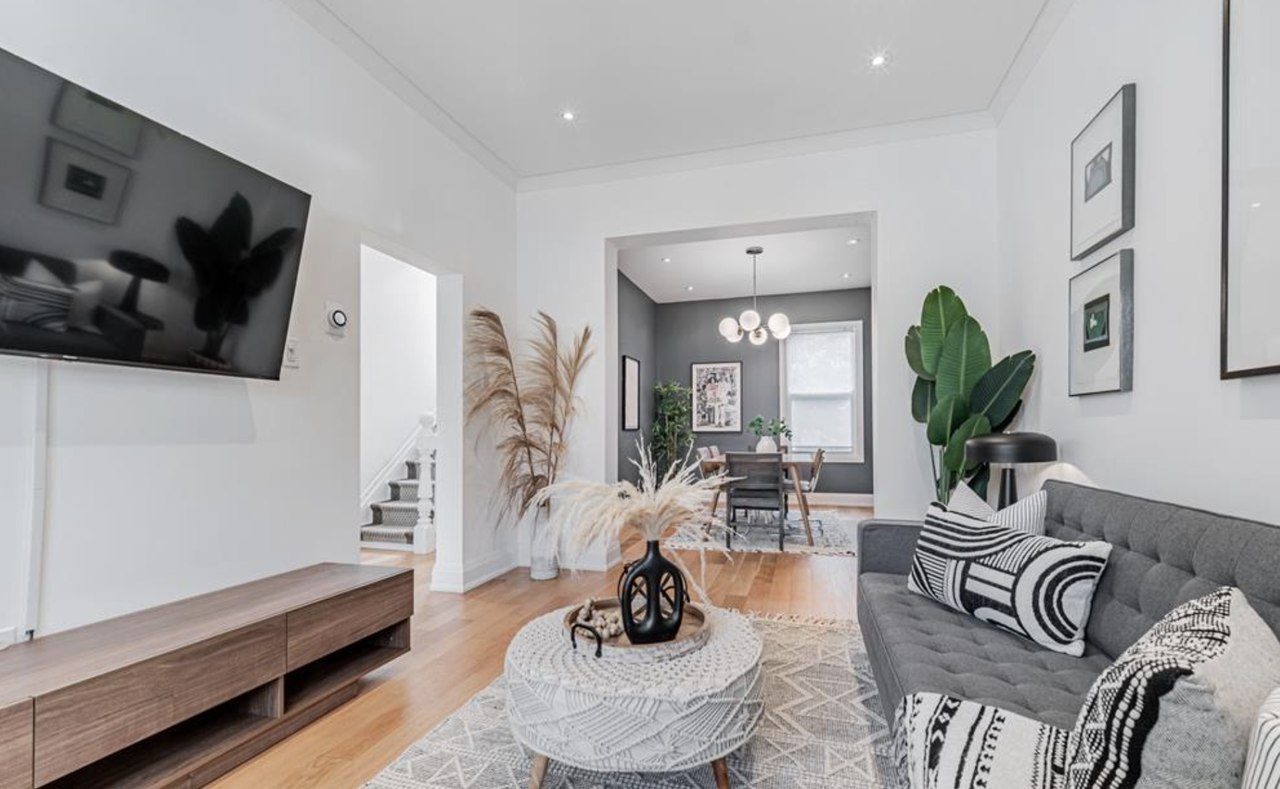 Bathurst St & Dundas St W - Photo 5 of 17