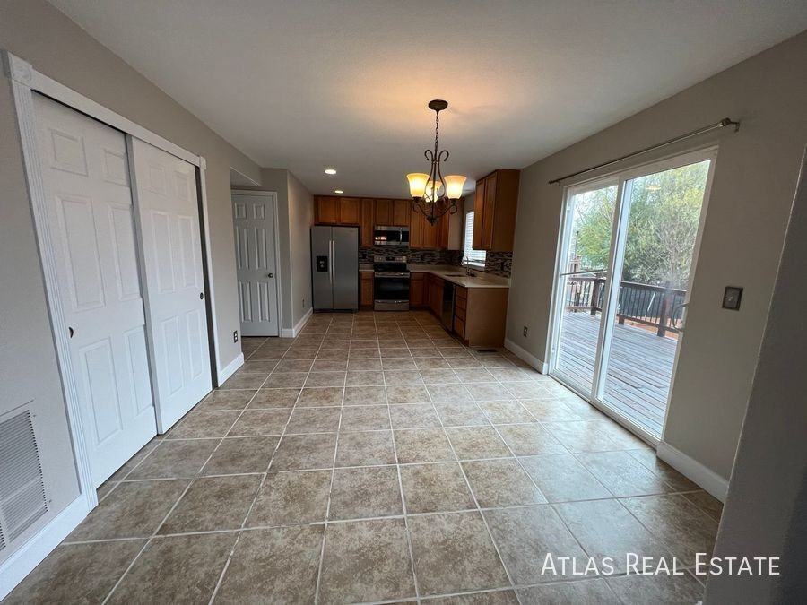 4413 Centerville Dr - Photo 4 of 18