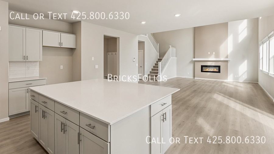 2319 Boxcar St Ne ##Ne - Photo 2 of 23