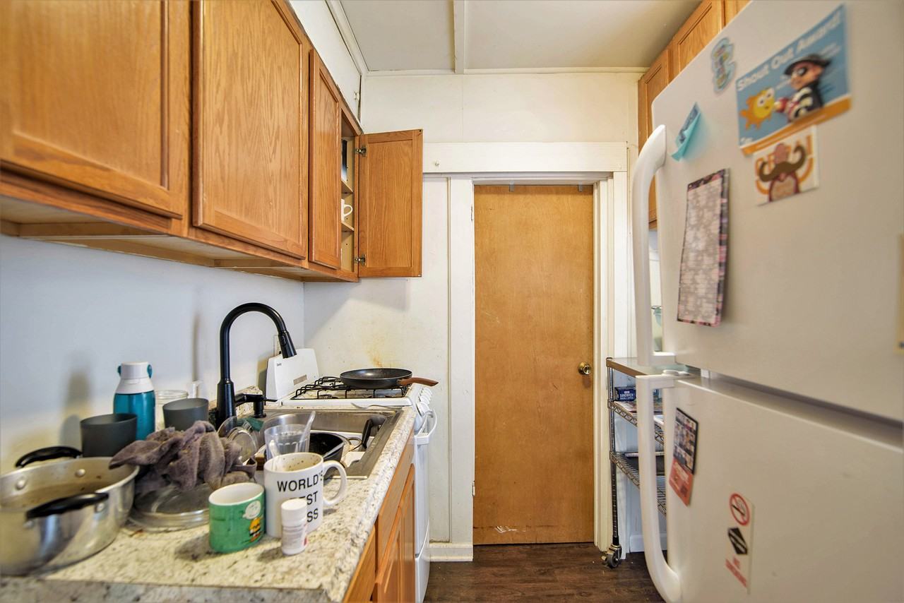 428 S Division St #1 - Photo 4 of 6