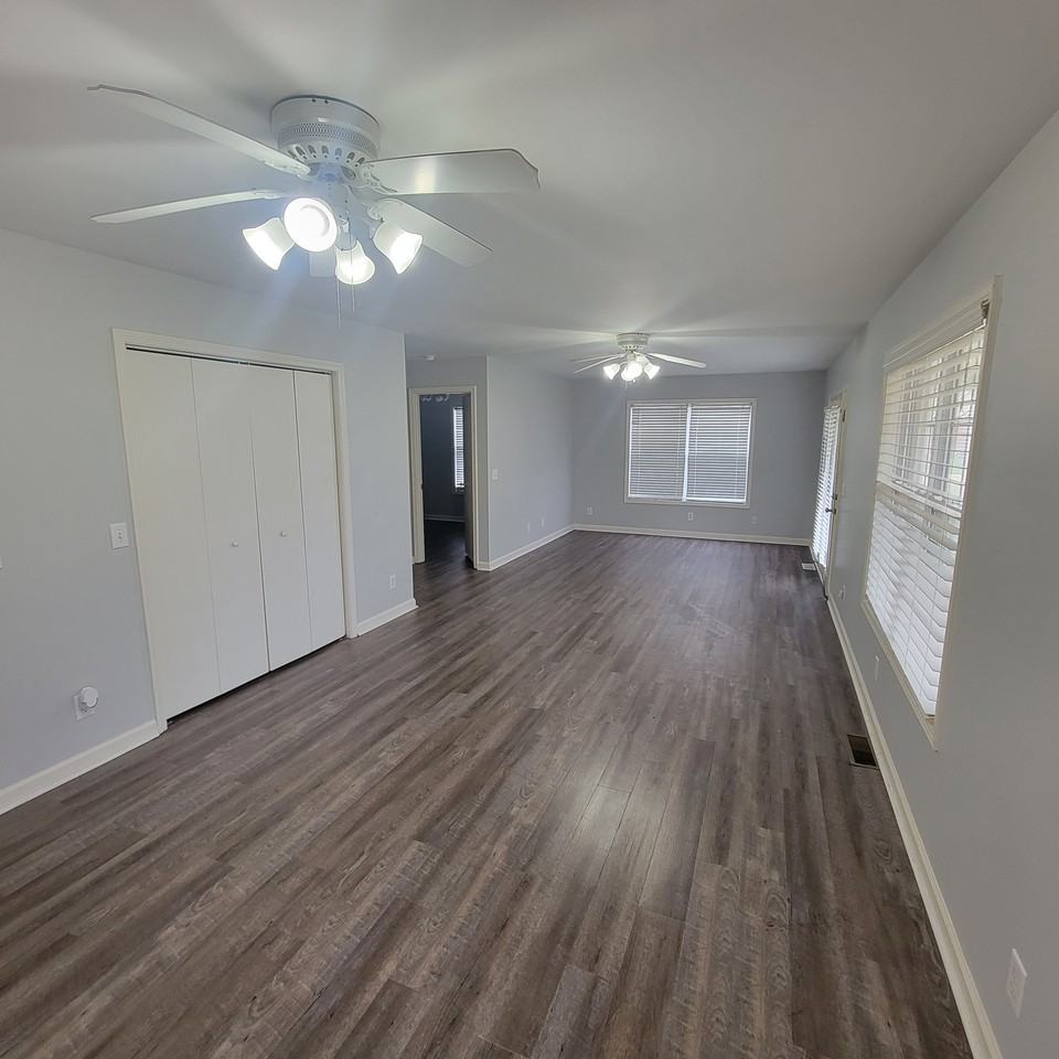 919 Nottingham Dr #B - Photo 3 of 13