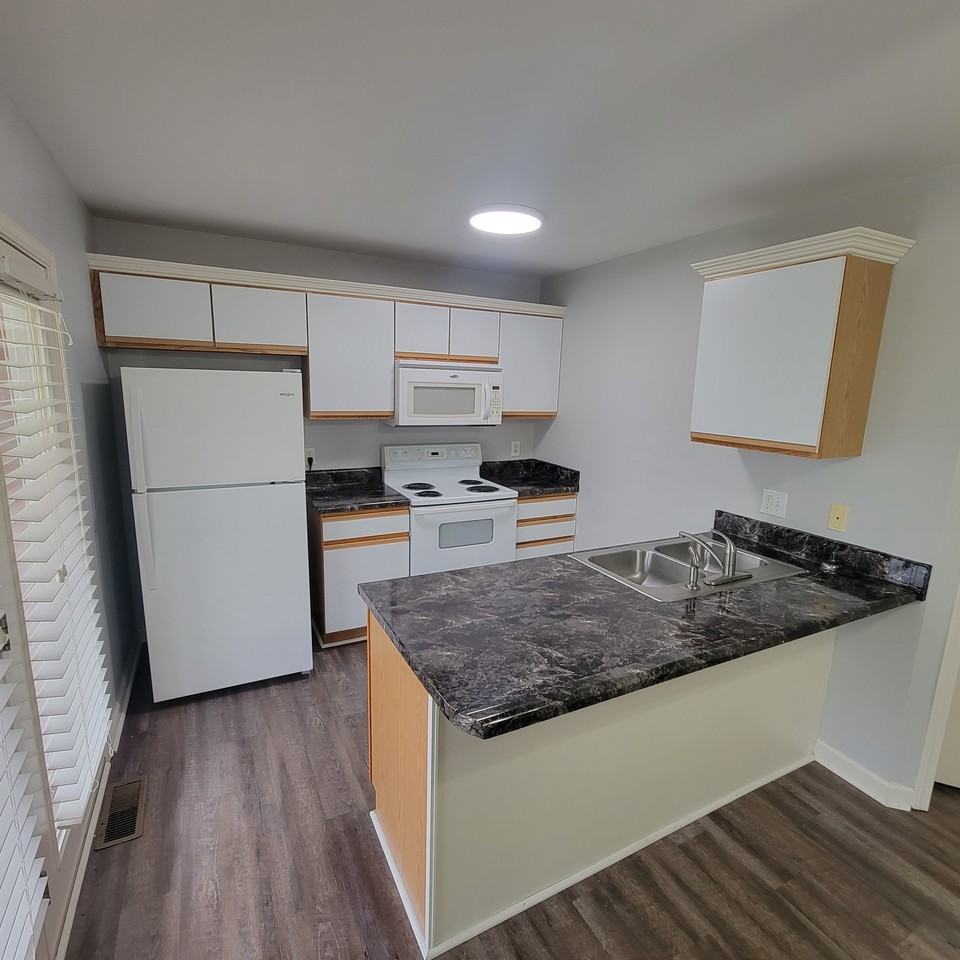 919 Nottingham Dr #B - Photo 4 of 13