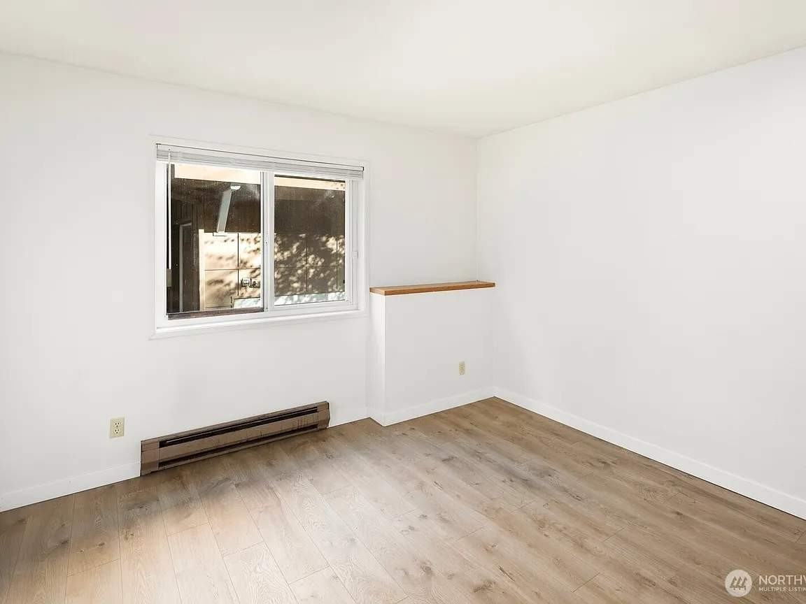 5210 11th Ave Ne #B - Photo 6 of 17