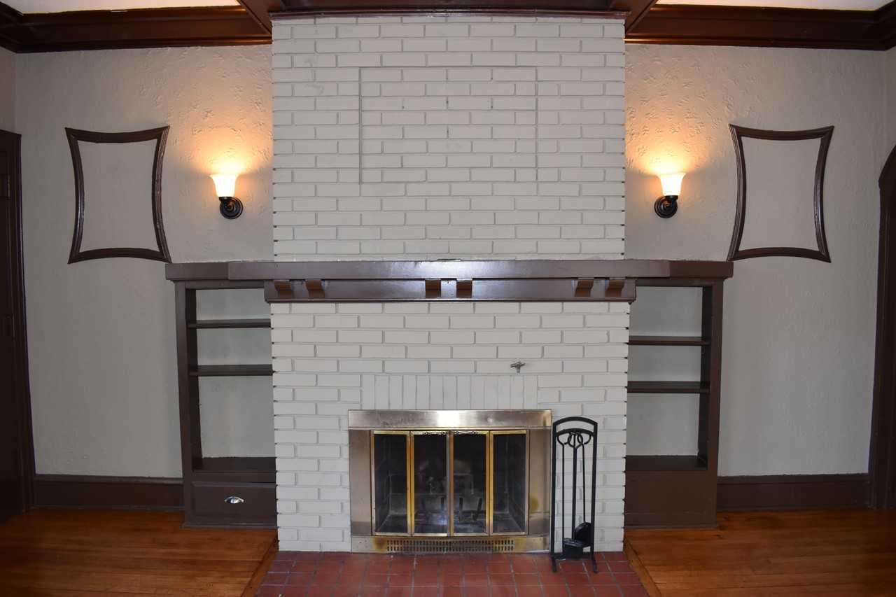 531 W Water St #1 - Photo 5 of 23