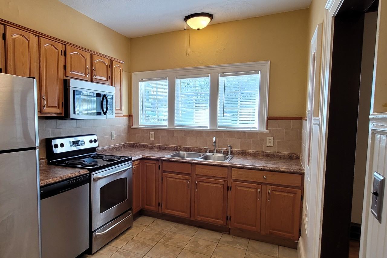 531 W Water St #1 - Photo 7 of 23