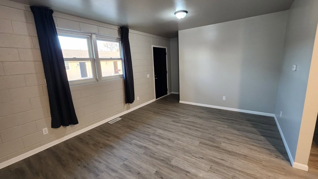 317 Washington St #2 - Photo 7 of 8