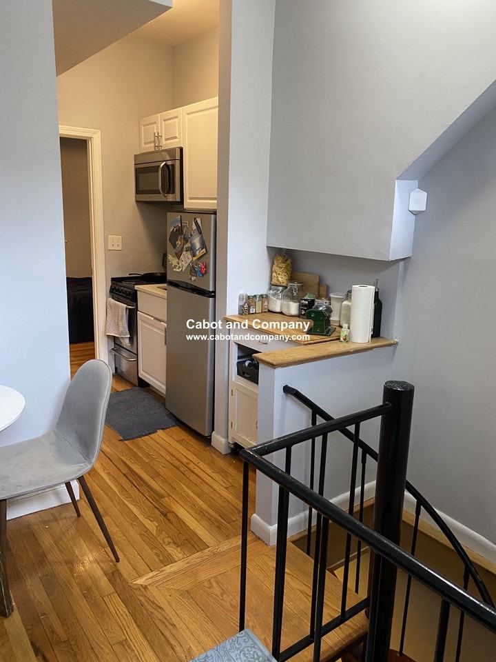 198 Warren Ave #1 - Photo 6 of 14