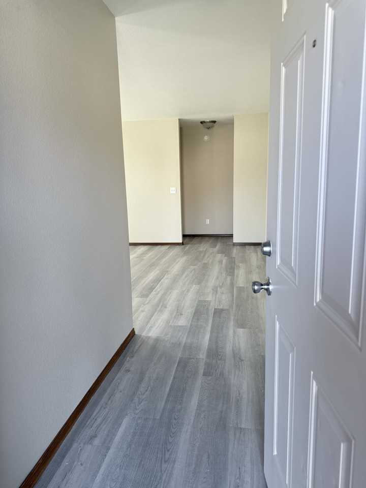 202 Foxglove St #NA - Photo 4 of 19