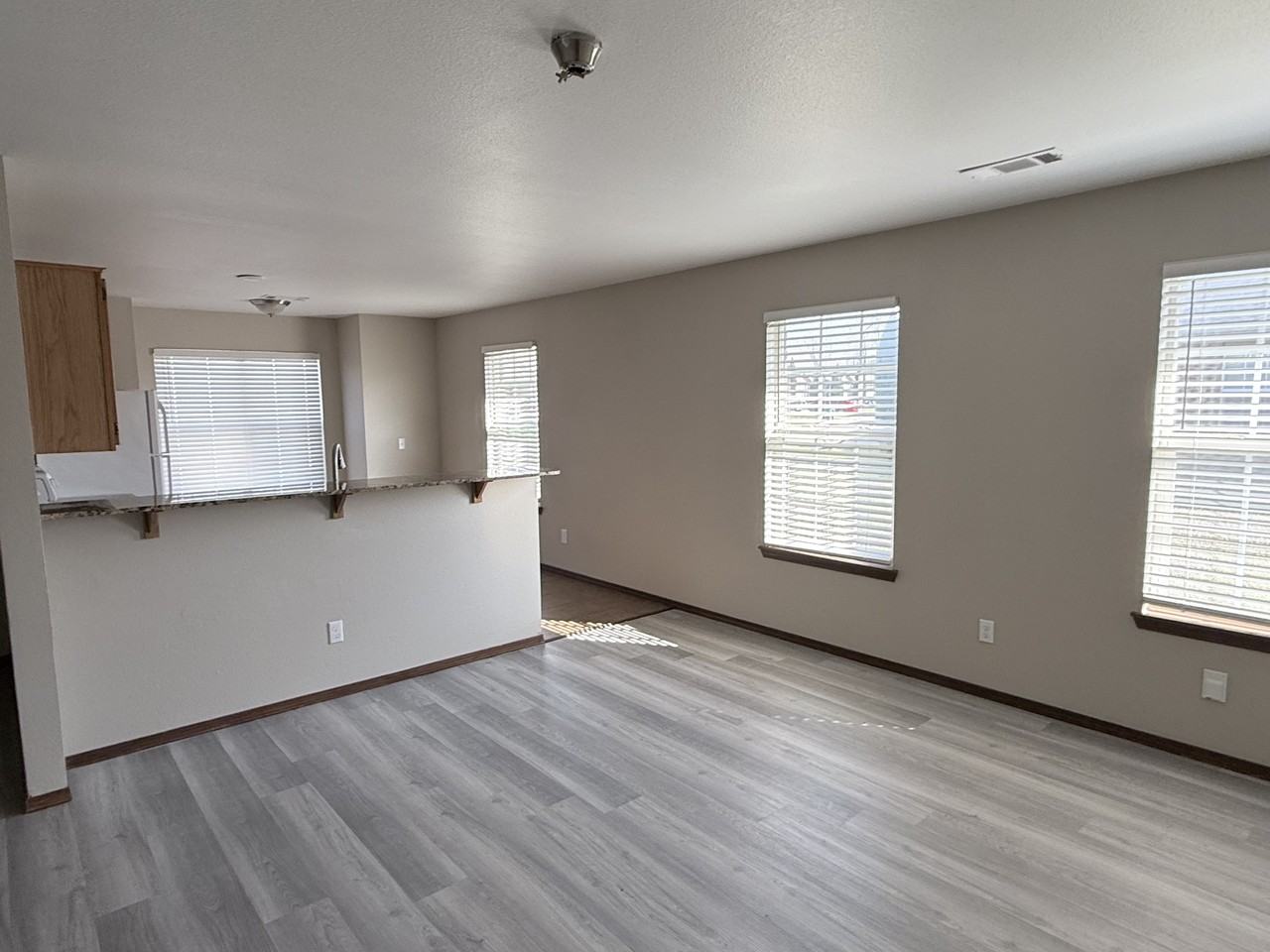 202 Foxglove St #NA - Photo 5 of 19