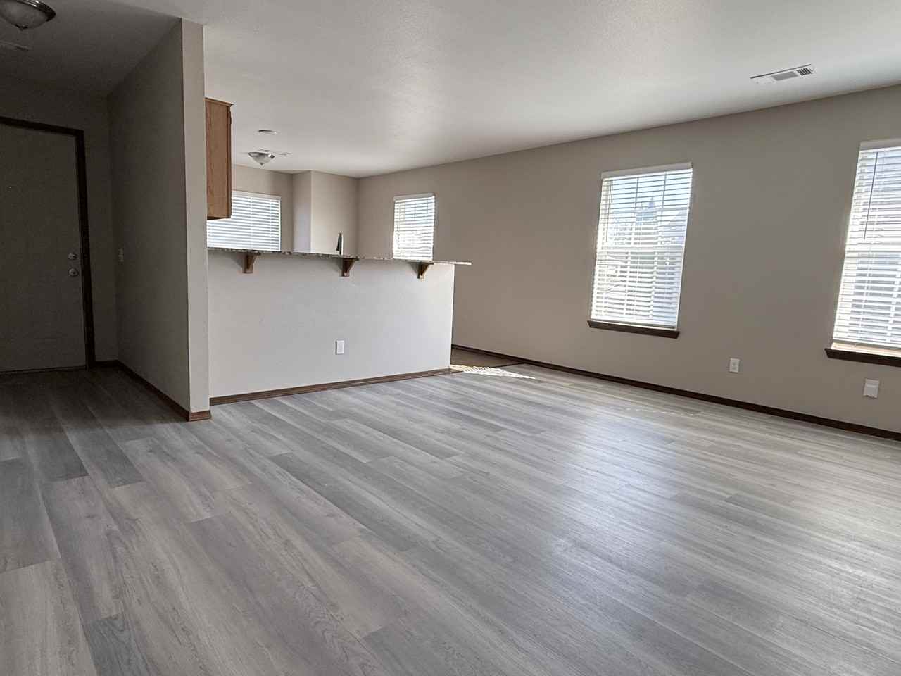 202 Foxglove St #NA - Photo 6 of 19