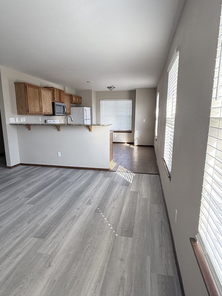 202 Foxglove St #NA - Photo 7 of 19