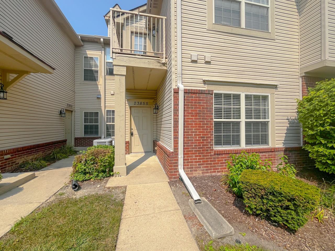 23855 Greenwood Dr - Photo 2 of 25