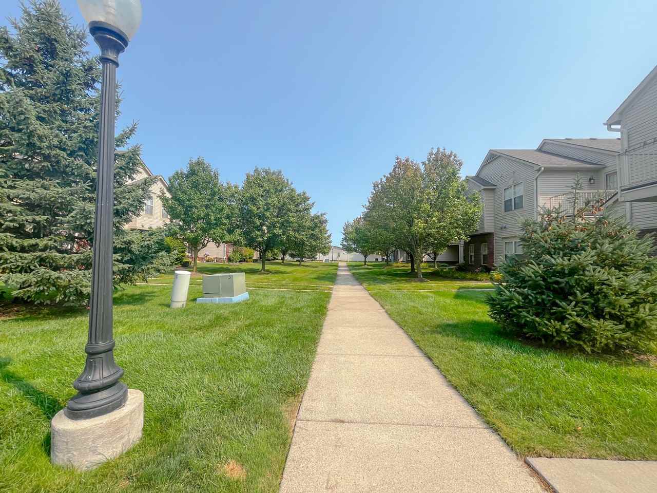 23855 Greenwood Dr - Photo 4 of 25