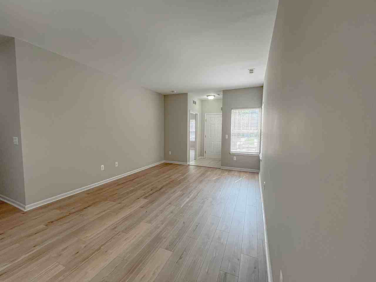 23855 Greenwood Dr - Photo 5 of 25