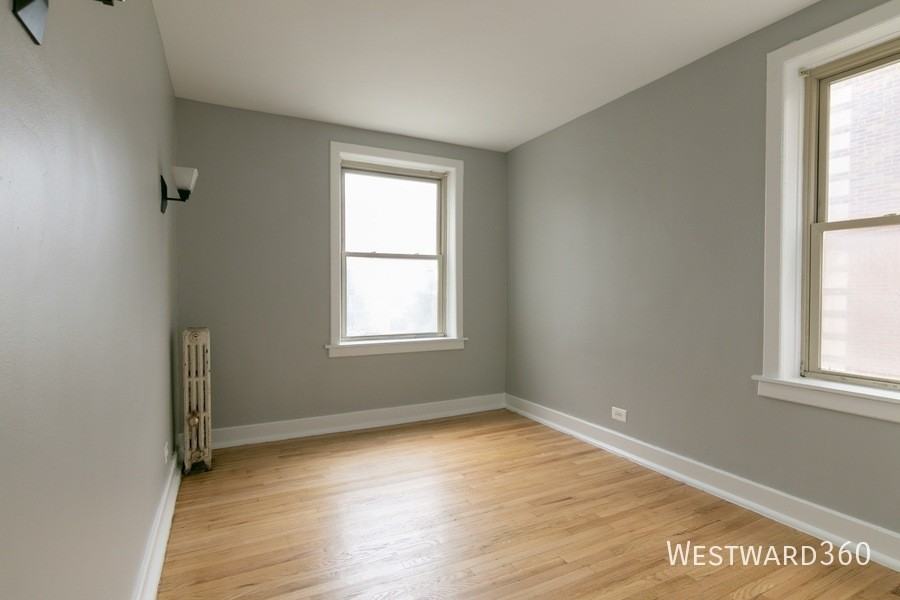 1622 W Sherwin Ave #3 - Photo 6 of 8