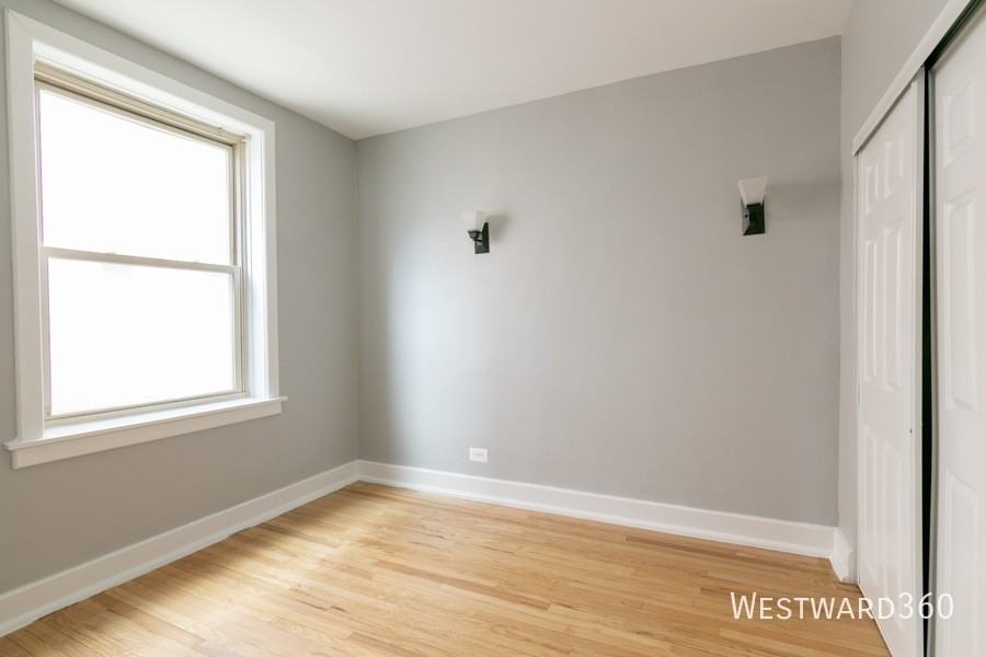 1622 W Sherwin Ave #3 - Photo 7 of 8