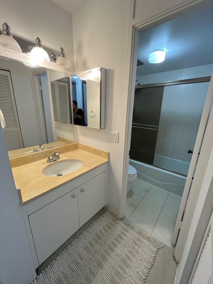 1505 Alexander St #1001 - Photo 7 of 10