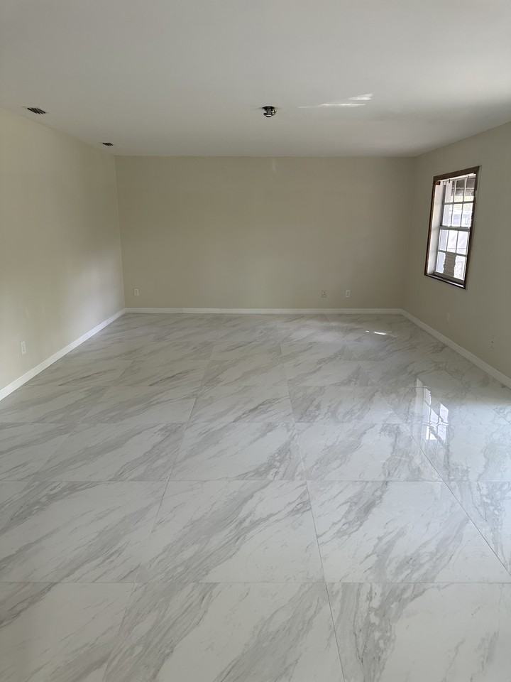 4909 N Darby Ave #NA - Photo 3 of 8