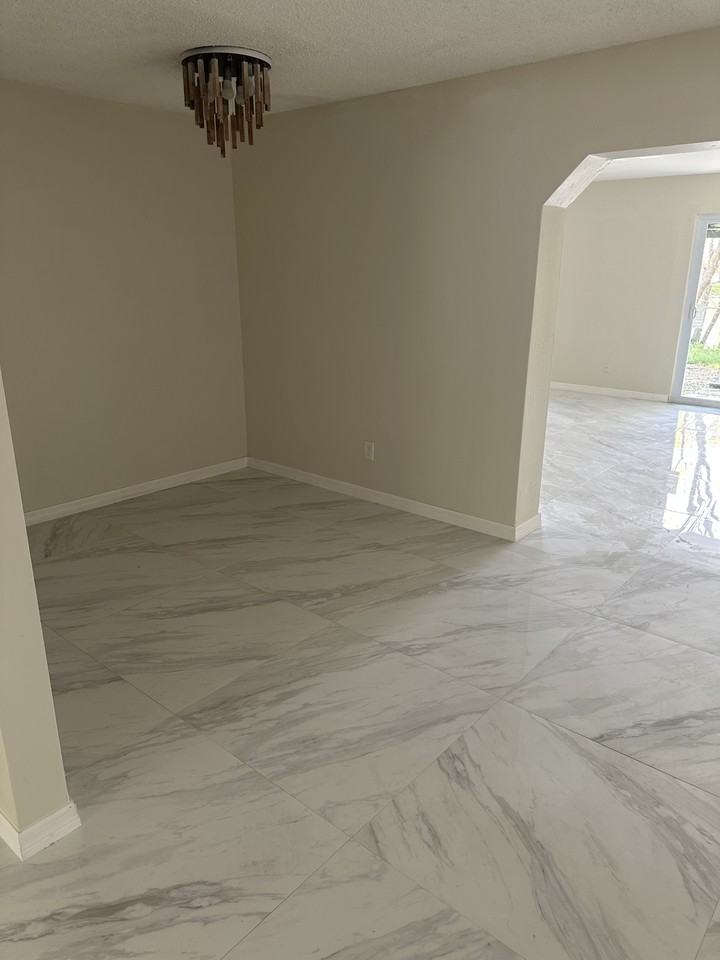 4909 N Darby Ave #NA - Photo 4 of 8