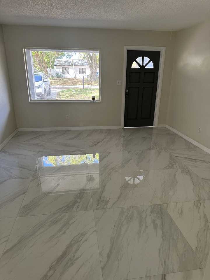 4909 N Darby Ave #NA - Photo 5 of 8