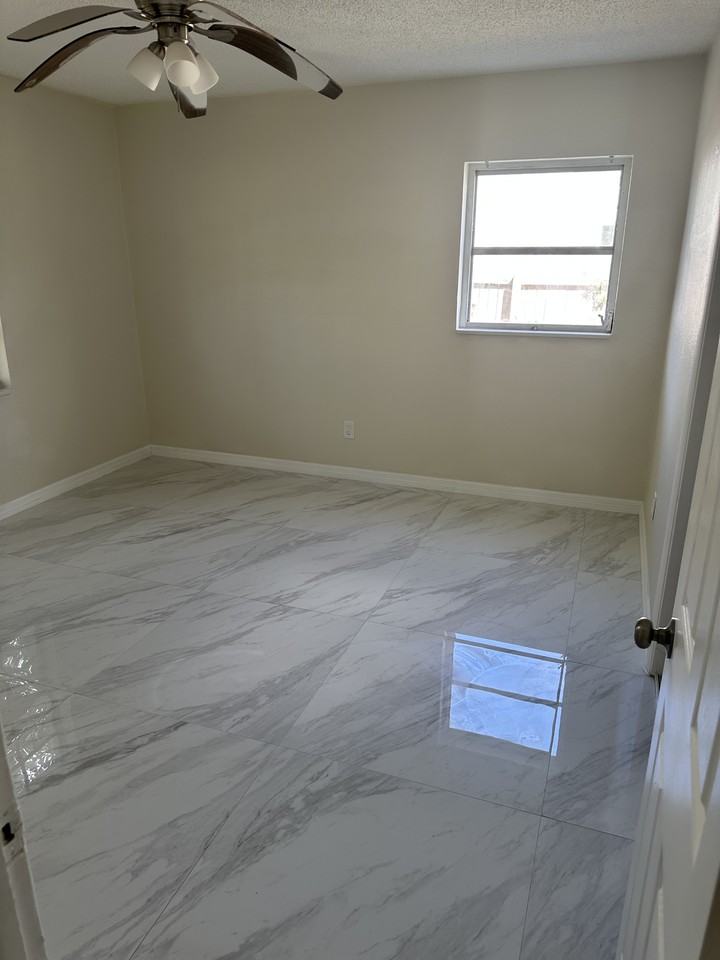 4909 N Darby Ave #NA - Photo 7 of 8