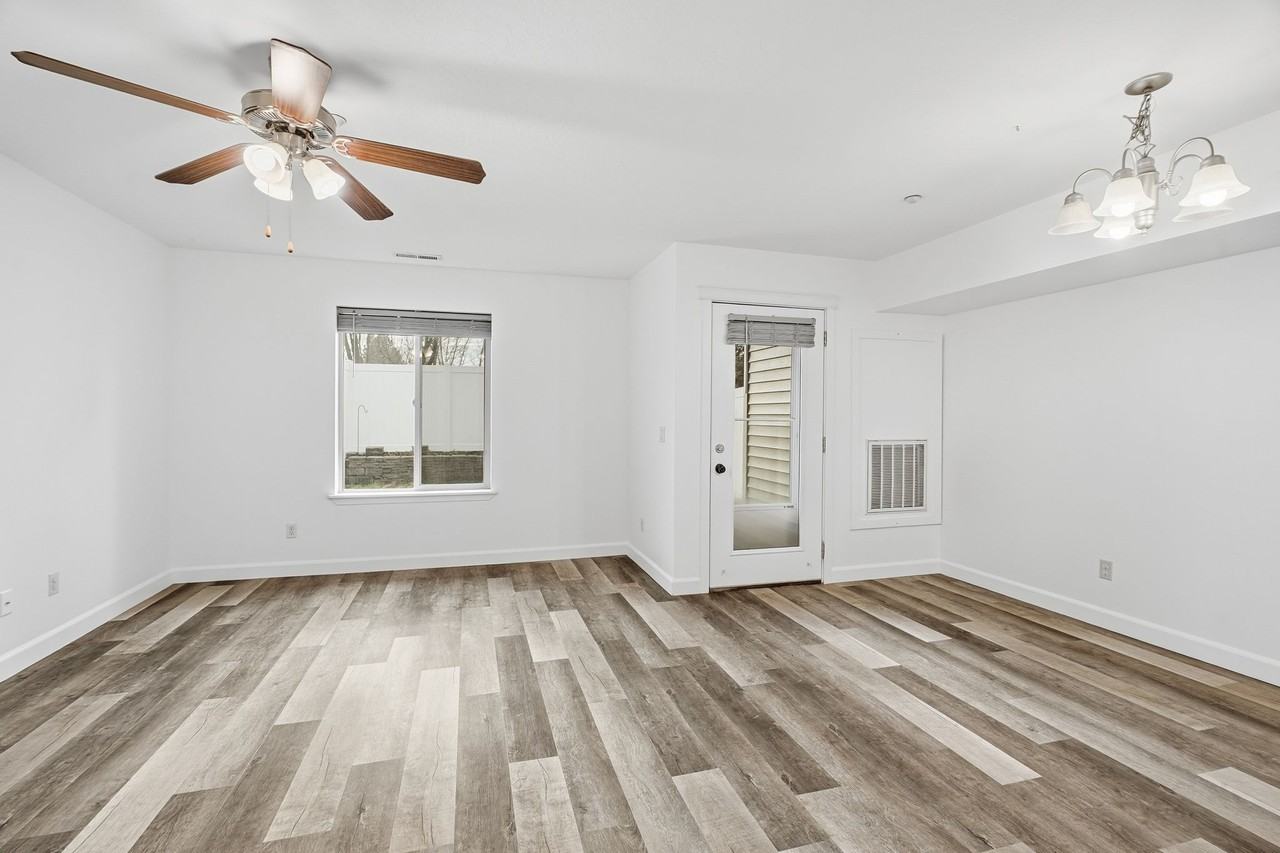 176 E Maryanna Ln #0 - Photo 4 of 22