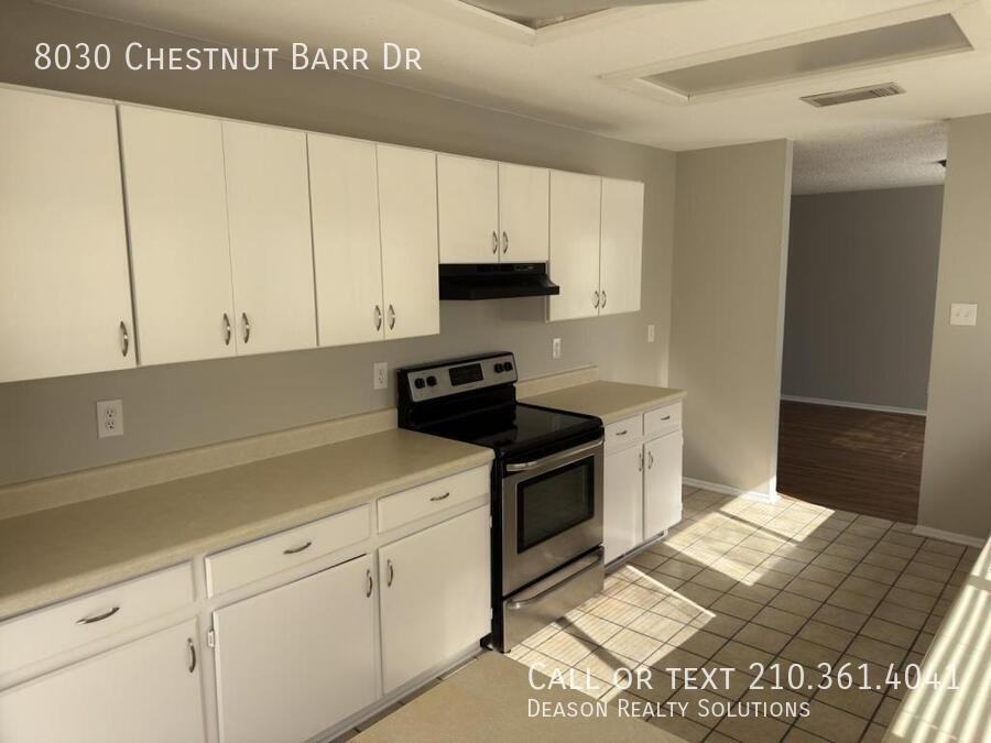 8030 Chestnut Barr Dr - Photo 7 of 33