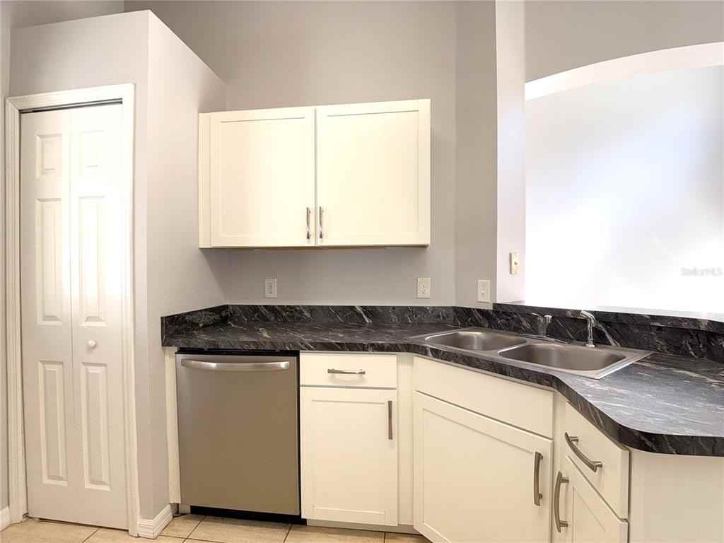 732 Casterton Cir #732 - Photo 3 of 40