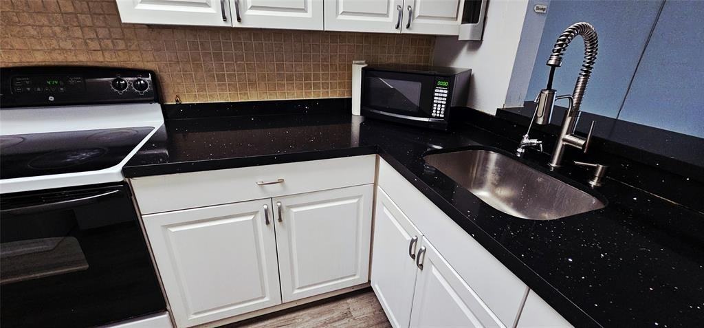 10086 Nw 6th St #10086-101 - Photo 4 of 35