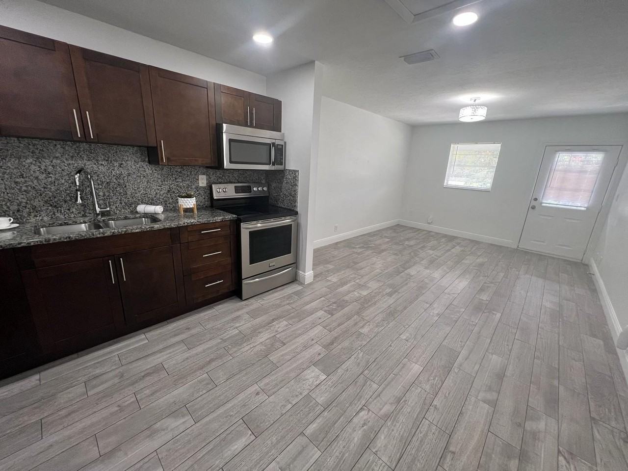 1554 Citation Dr #1554B - Photo 2 of 9