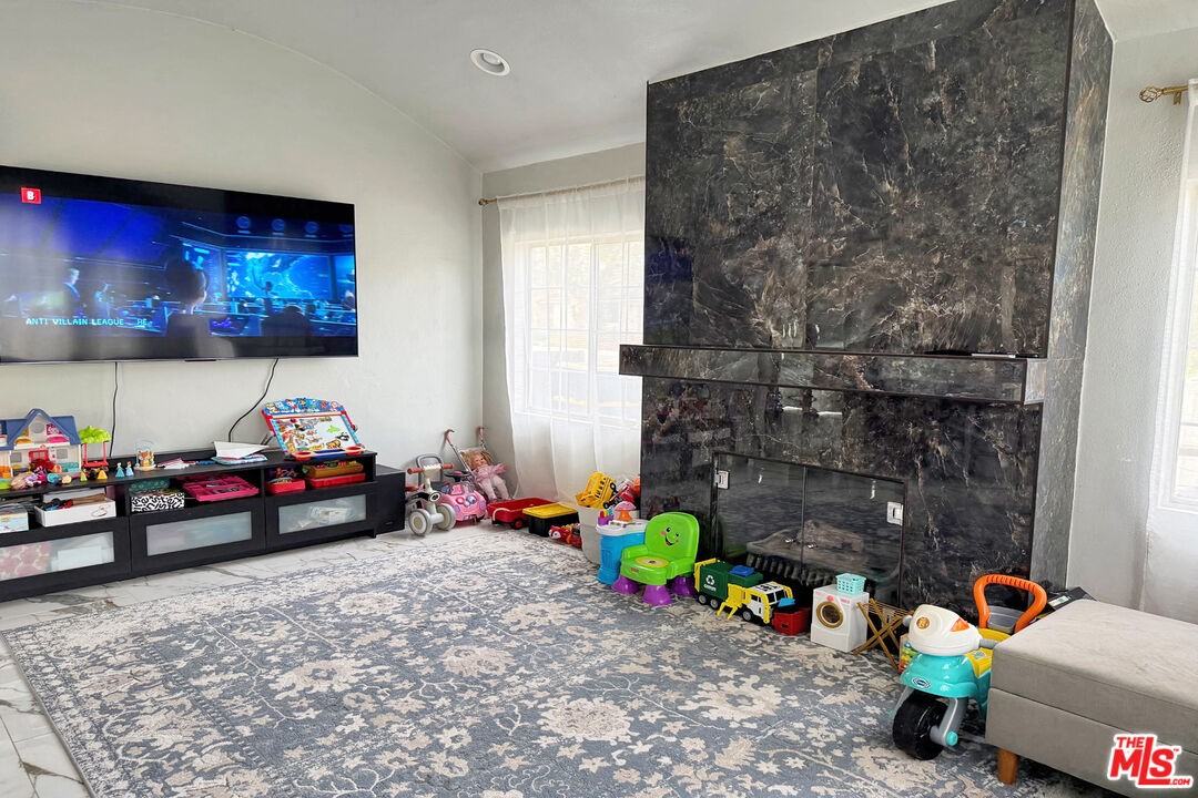 1245 N Orchard Dr #1245 - Photo 3 of 18