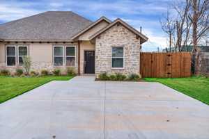 featured image of 404 Lakeview St #A