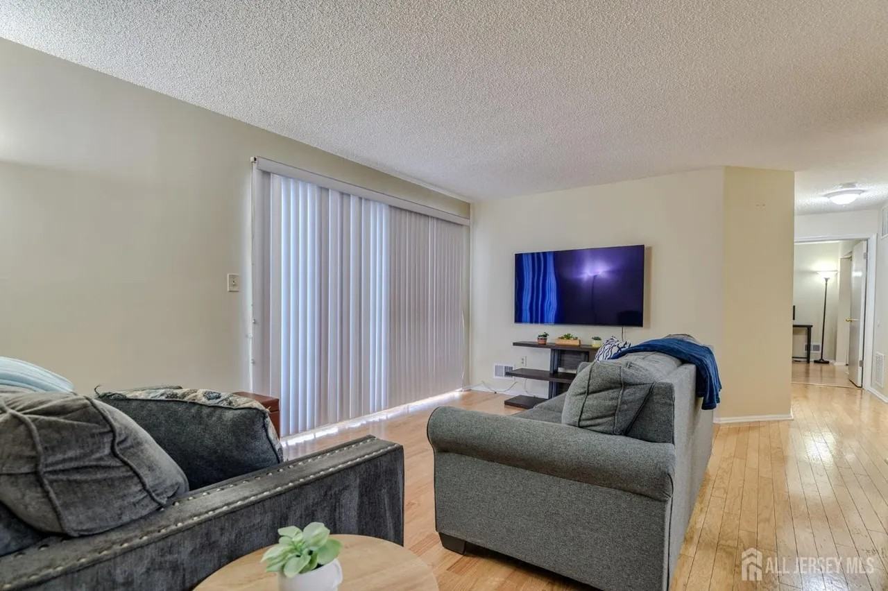 252 Kempsey Dr #252 - Photo 2 of 18