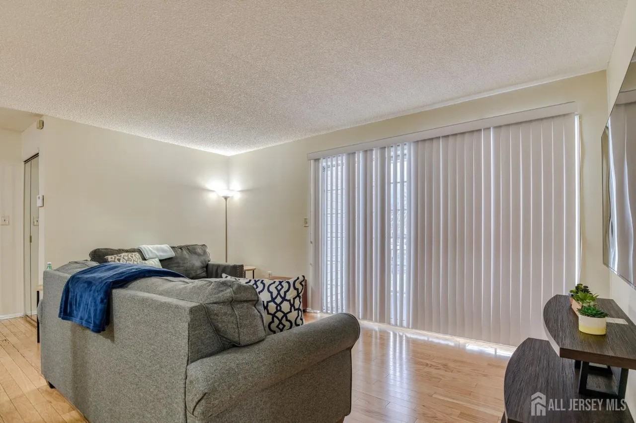 252 Kempsey Dr #252 - Photo 3 of 18